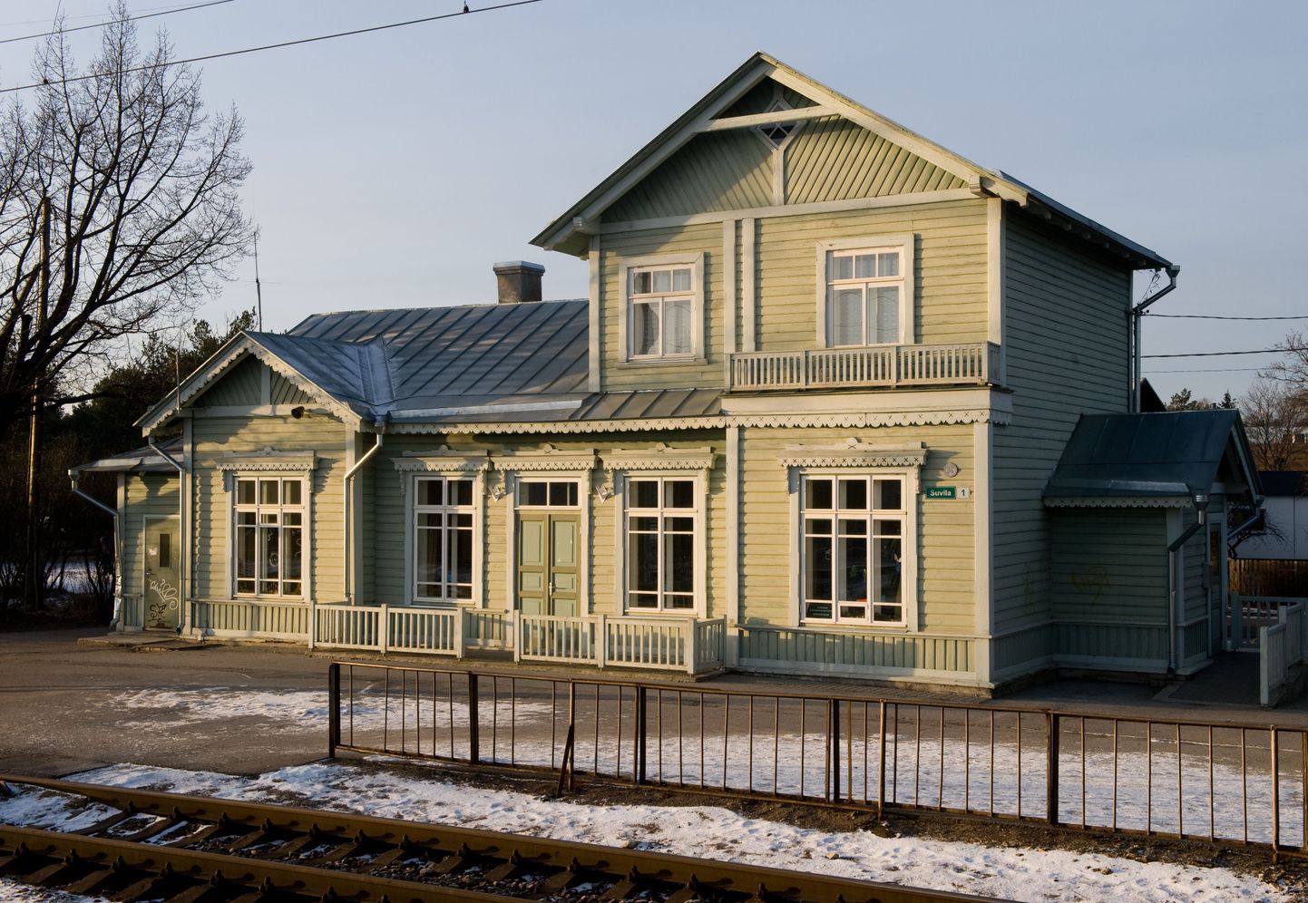 Pääsküla jaamahoones asub eakate sotsiaalkeskus.