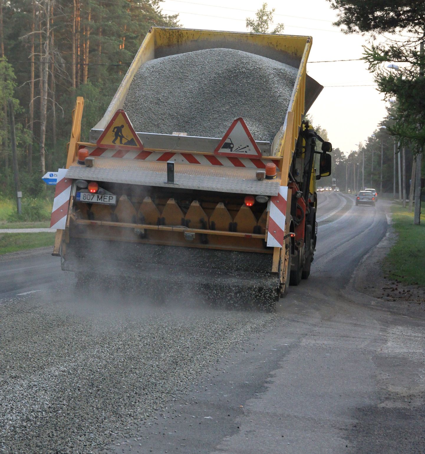 Majandusministeeriumi analüüsi kohaselt tekitab keskkonnatasude tõus teedehooldesse 16 miljoni euro suuruse augu.