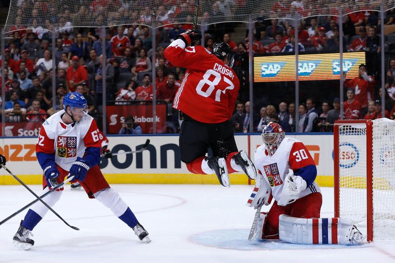 Sidney Crosby (keskel) vedas Kanada kindla võiduni. FOTO: Scanpix