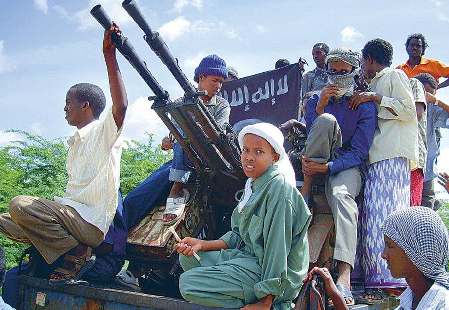 Islamistlike võitlejate patrull Somaalia pealinnas Mogadishus. Sellest maailma seadusetuimast riigist leiab kõikvõimalikke hädasid alates piraatidest ja lõpetades lapssõduritega.