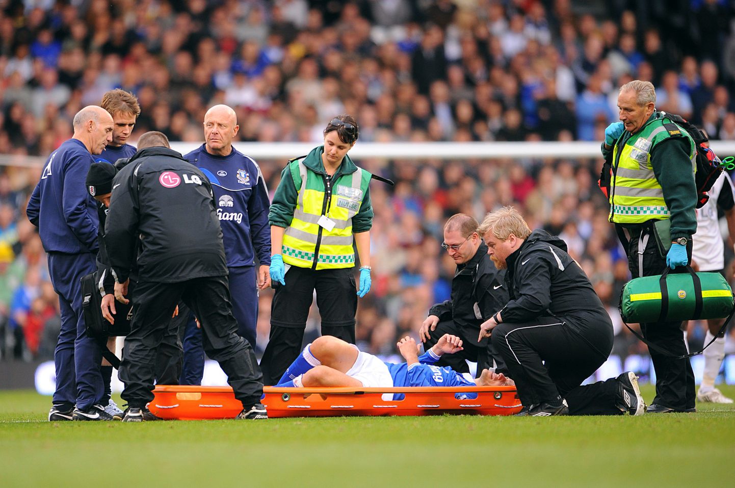 Maailmas enim viljeletavas spordialas jalgpallis juhtub kõige rohkem vigastusi. Pildil Inglismaa vutiklubi Evertoni mängija Phil Neville.