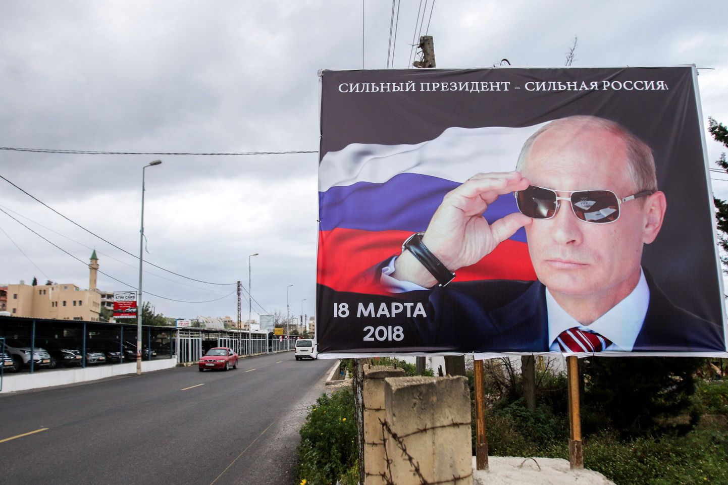 Putini valimisplakat Liibanoni linna Tüürose maantee ääres, mis on mõeldud sealsele vene kogukonnale.