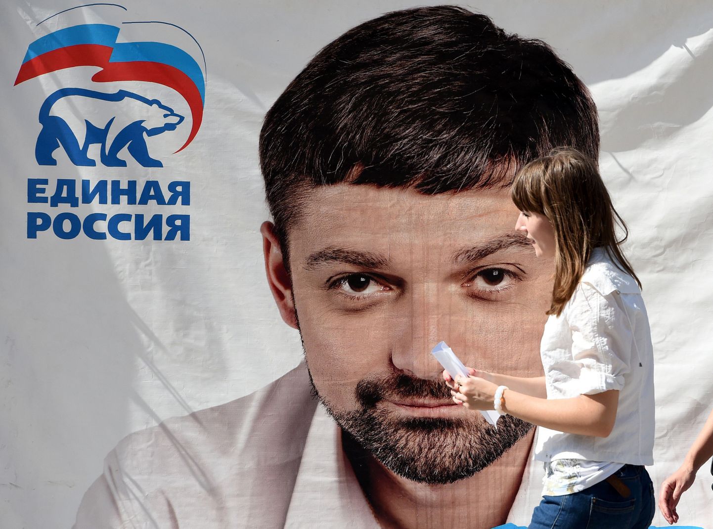 Vene võimupartei Ühtne Venemaa liikme Andrei Kozenko reklaamplakat Krimmis Simferopolis.
