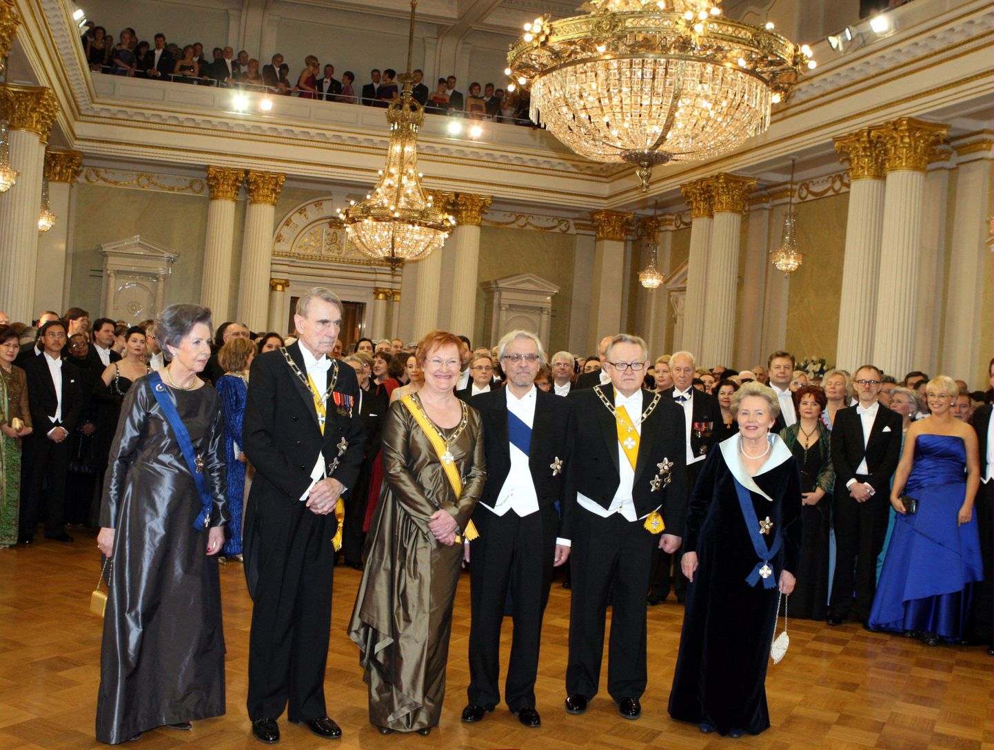 Soome praegune ja endised riigipead. Vasakult Tellervo ja Mauno Koivisto, Tarja Halonen koos abikaasa Pentti Arajärviga, Martti ja Eeva Ahtisaaari.