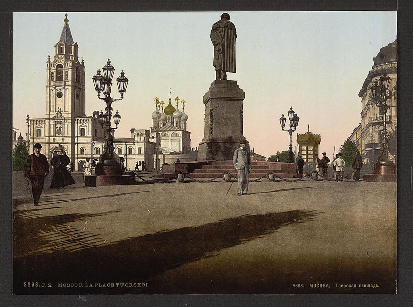 1880. aastal Moskvas avatud kuulus Puškini monument vanal postkaardil.