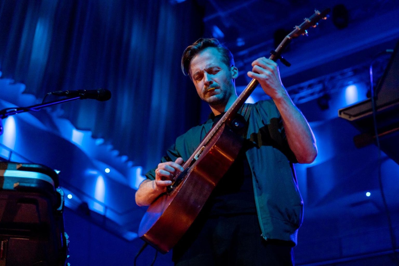 Erki Pärnoja, meister nii üksinda laval seisma kui suurprojekte juhtima. FOTO: Liis Reiman