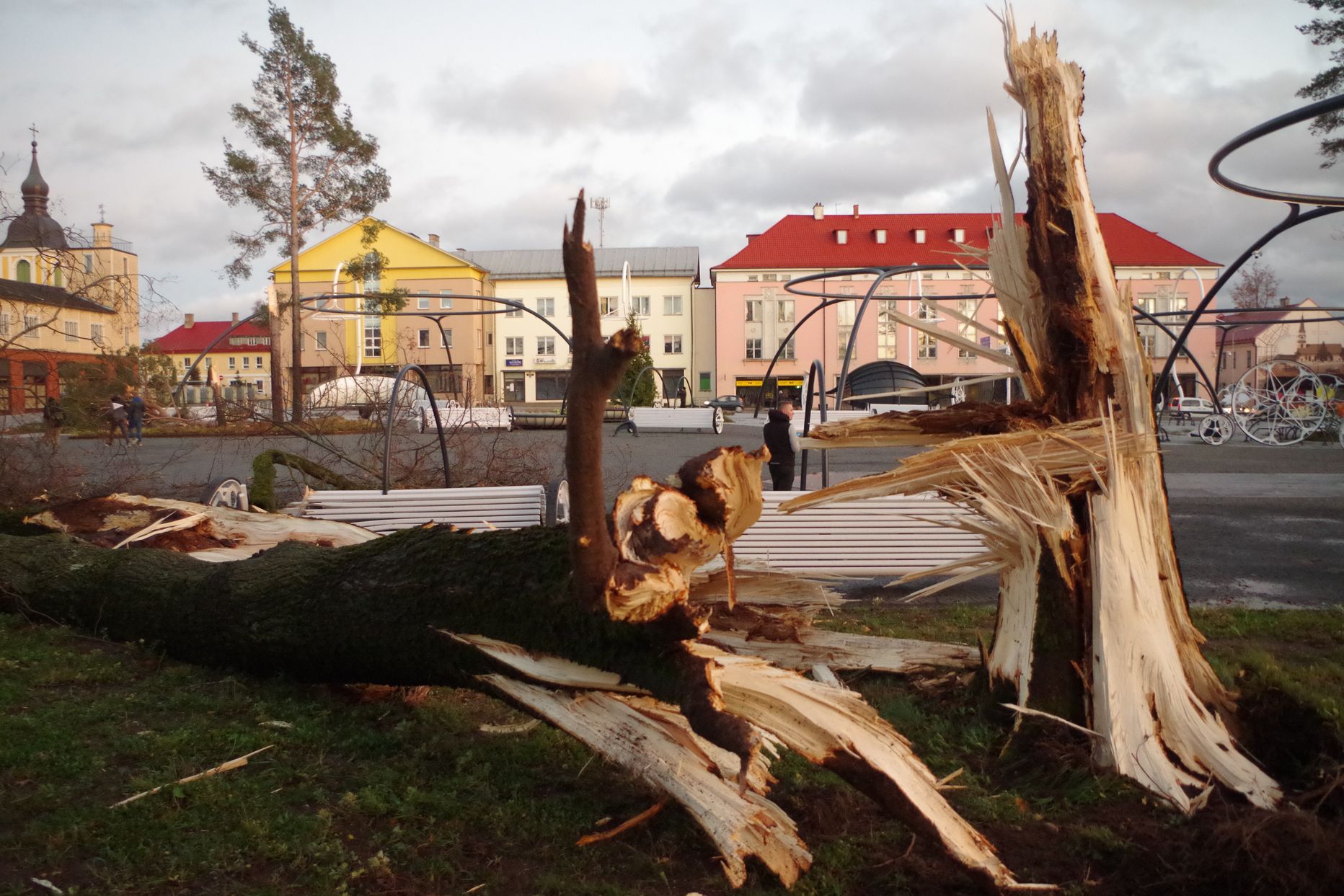 Torm laastas Võru keskväljakul.