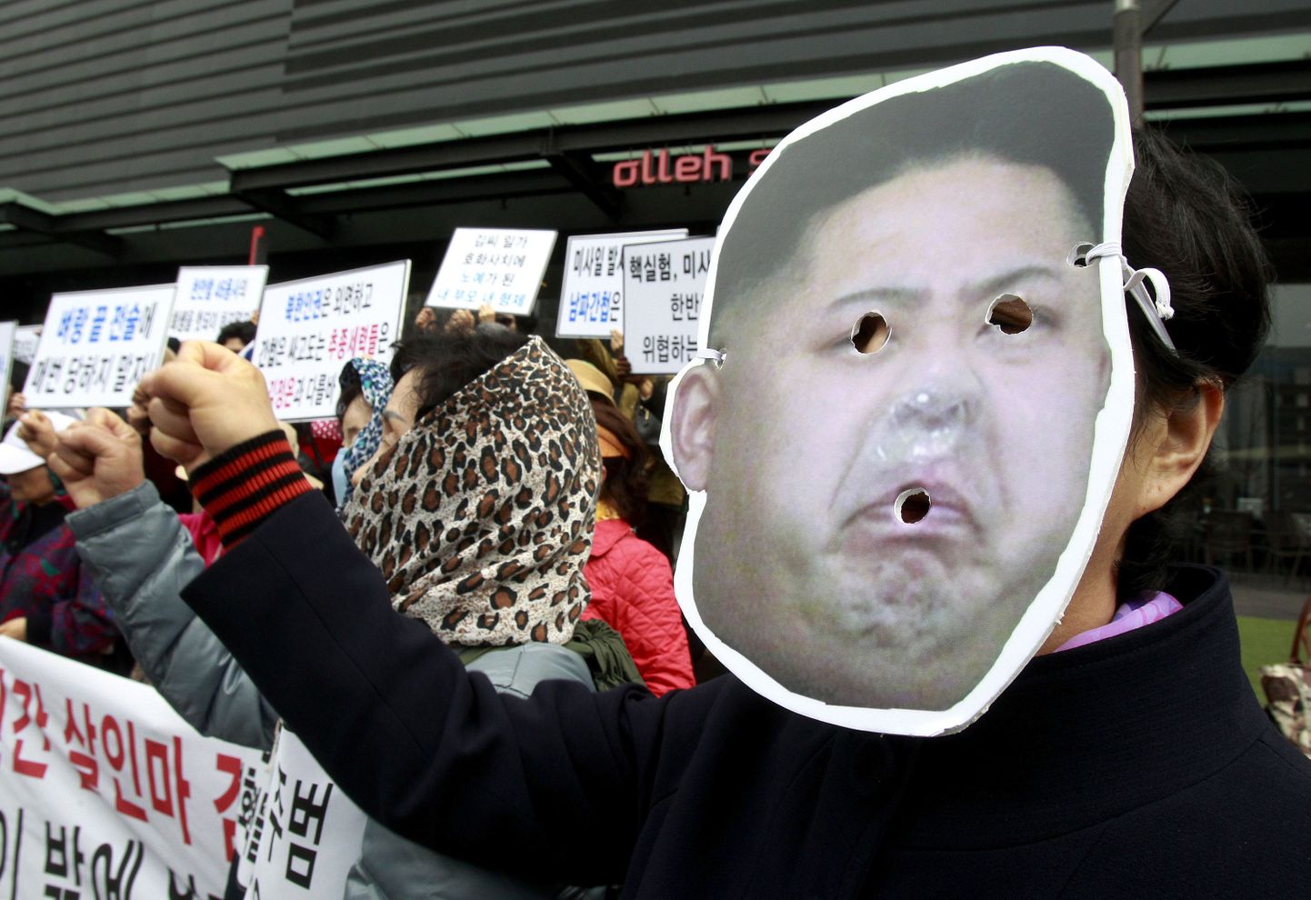 Lõuna-Korea pealinnas Soulis avaldati lõppeval nädalal meelt põhjanaabri raketikatsetuste vastu.