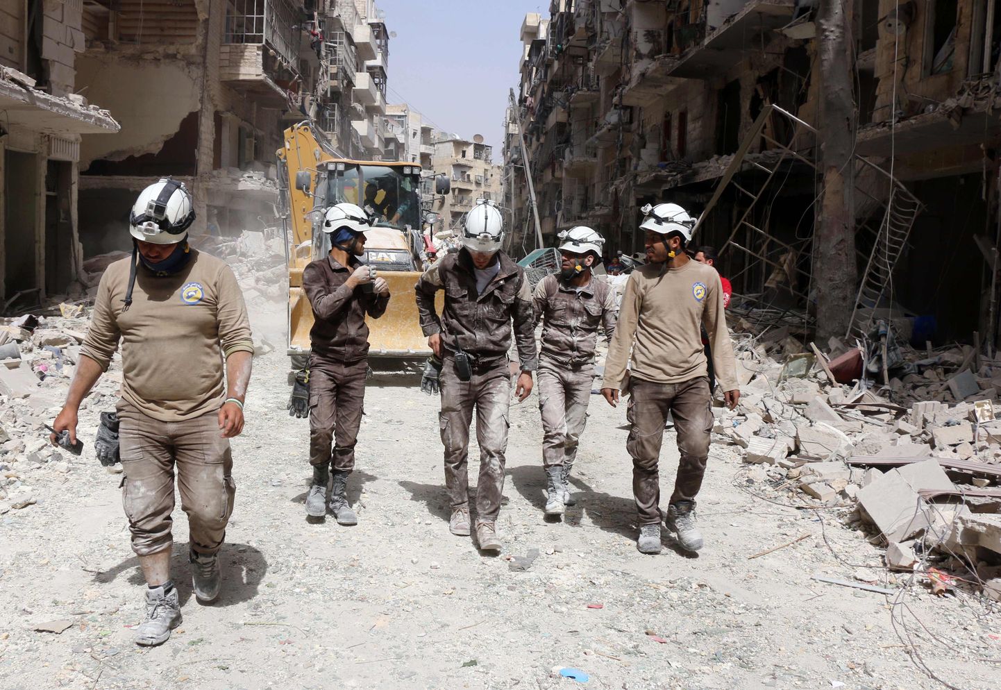 Süüria vabatahtlikud päästetöötajad Aleppos.
