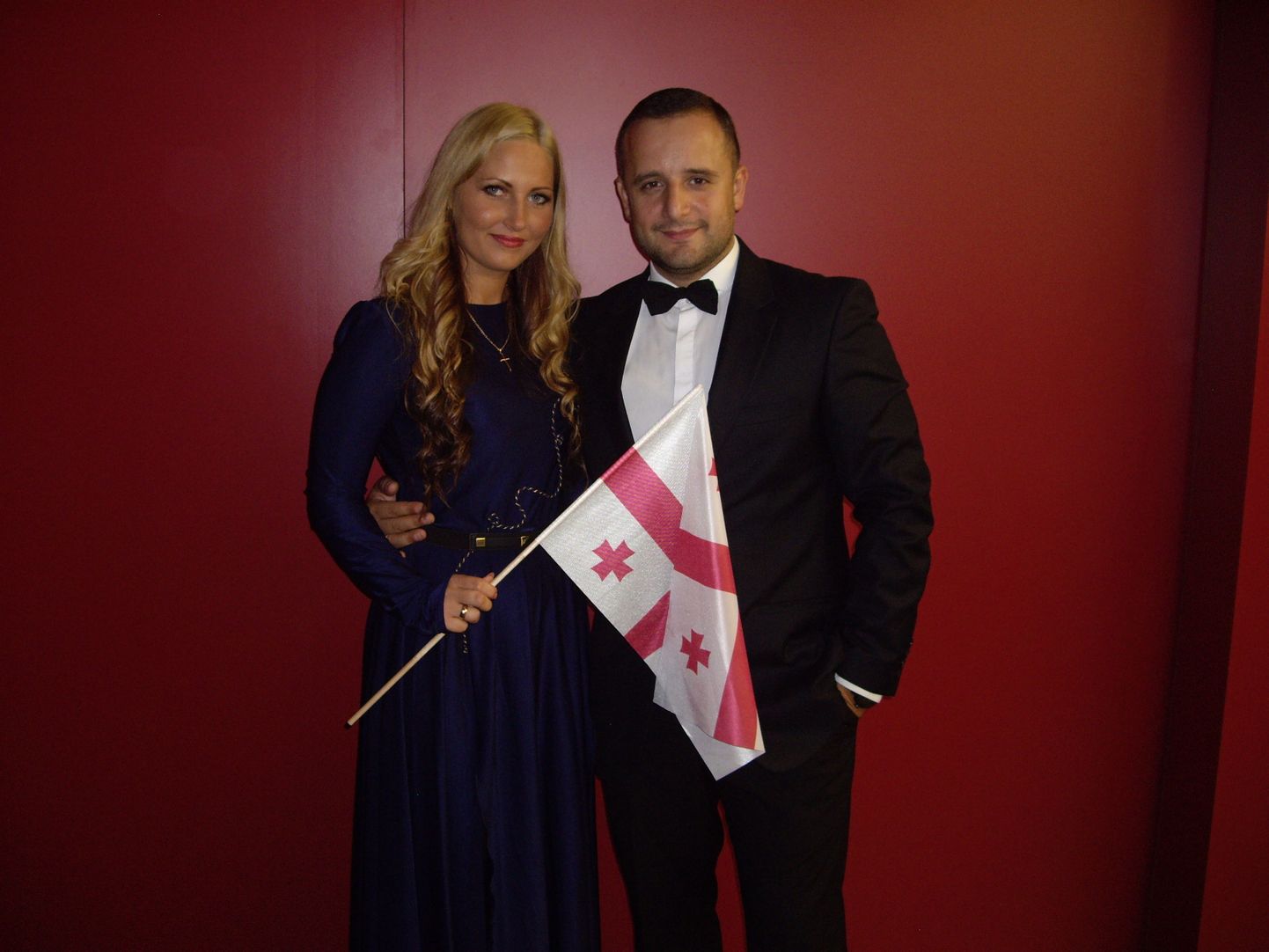 Rahvusvahelise noorte estraadilauljate konkursi 5. koha omanik, stuudio Joy laulusolist Anete Irkle koos grand prix’ võitja, Gruusia laulusolisti Artšiliga.