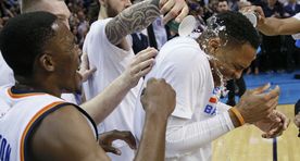 Video: imeline Westbrook kordas pöörast rekordit