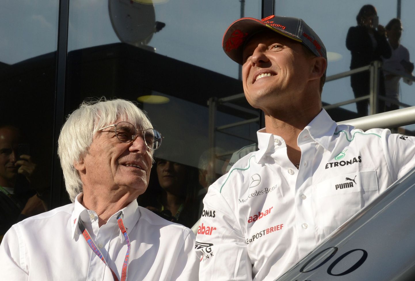 Michael Schumacher ja Bernie Ecclestone (vasakul).