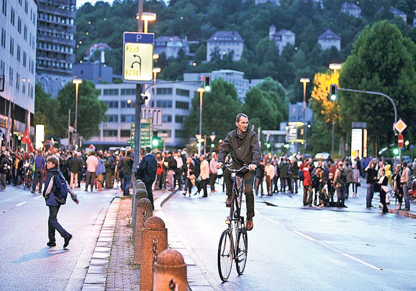 Вечерний Штутгарт свидетельствует, что город принадлежит не только автомобилям, но и велосипедам.