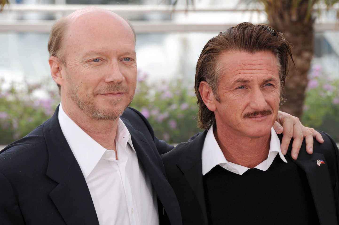 Režissöör Paul Haggis (vasakul) koos näitleja Sean Penniga