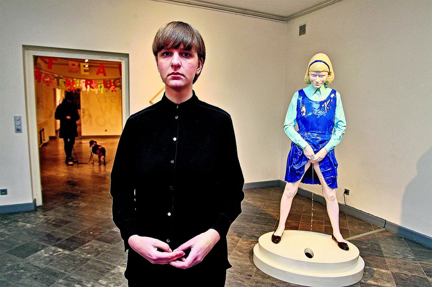 Anna-Stina Treumundi (34) selja taga seisab skulptuurne installatsioon «Juga».