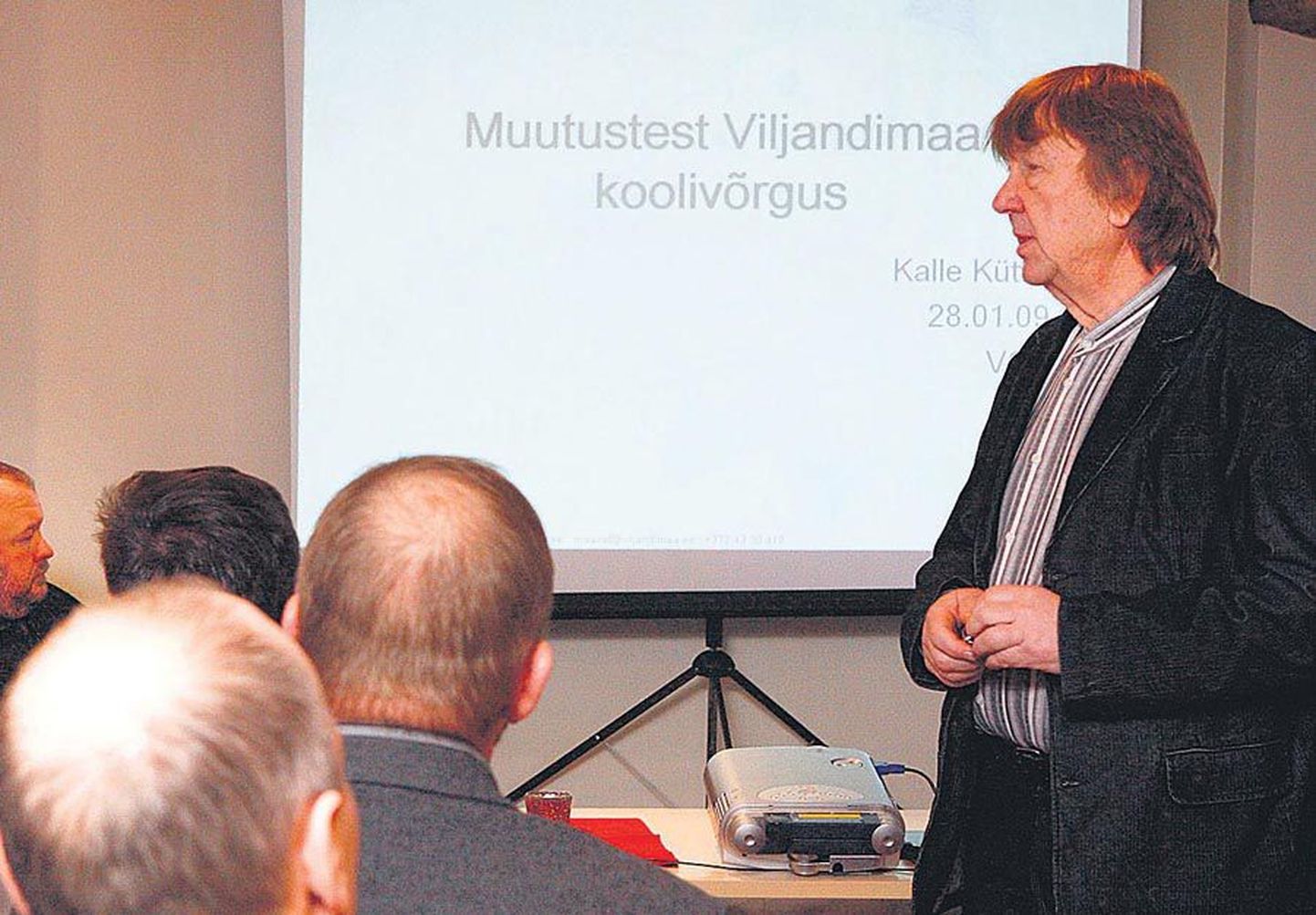 Praegu ministeeriumi asekantslerina töötav Kalle Küttis on haridusküsimusi hingelähedaseks pidanud nii koolidirektori kui maavanemana.