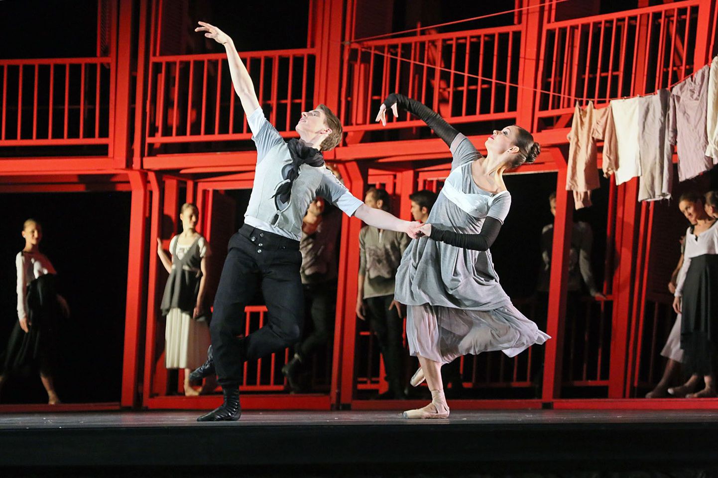 Балет «Ромео и Джульетта» в постановке Вячеслава Самодурова сочетает классику и современность.