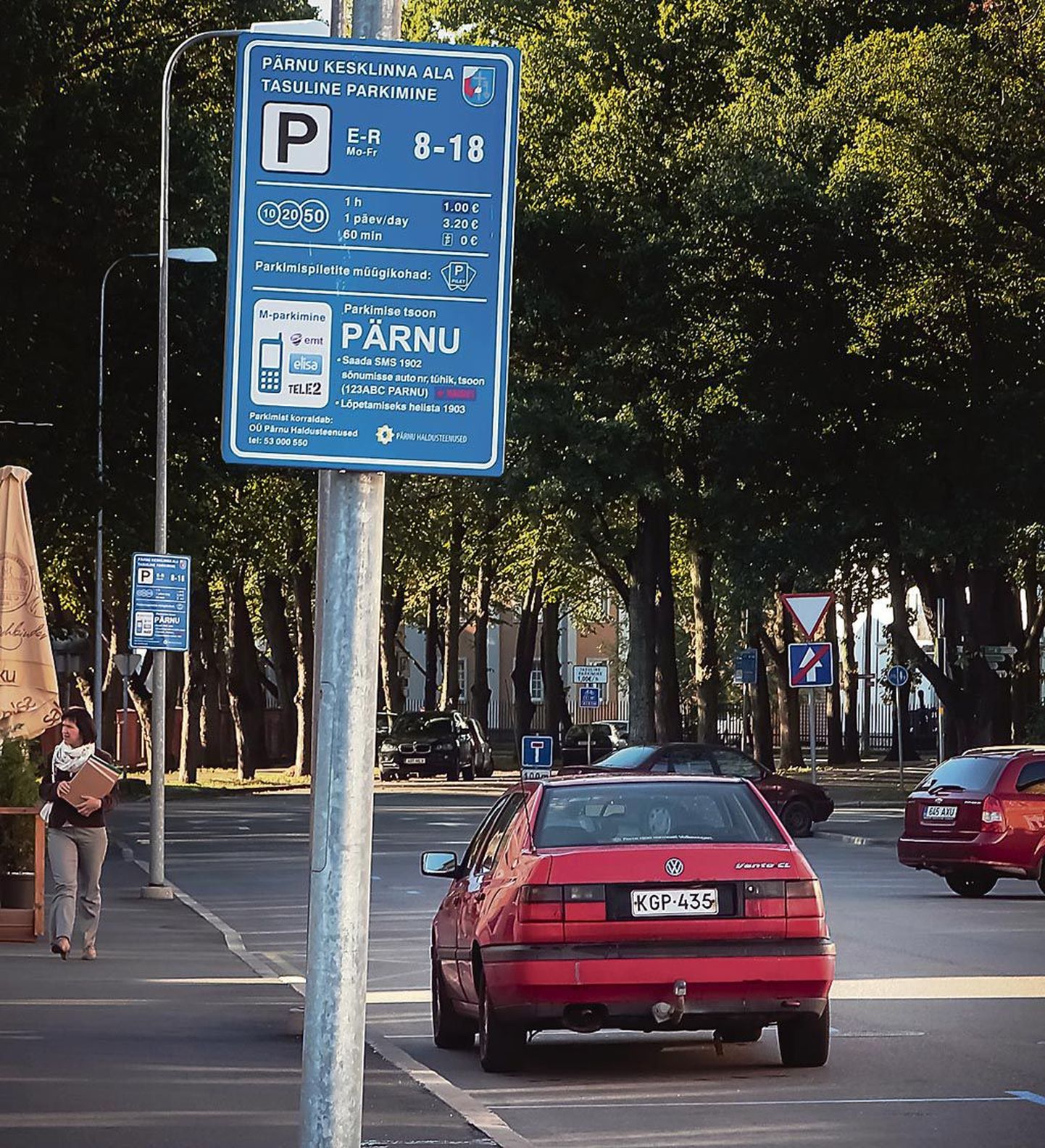 Väljaspool Eestit registreeritud sõidukitelt parkimisraha kättesaamiseks jääb loota vaid autoomanike kohusetundele.