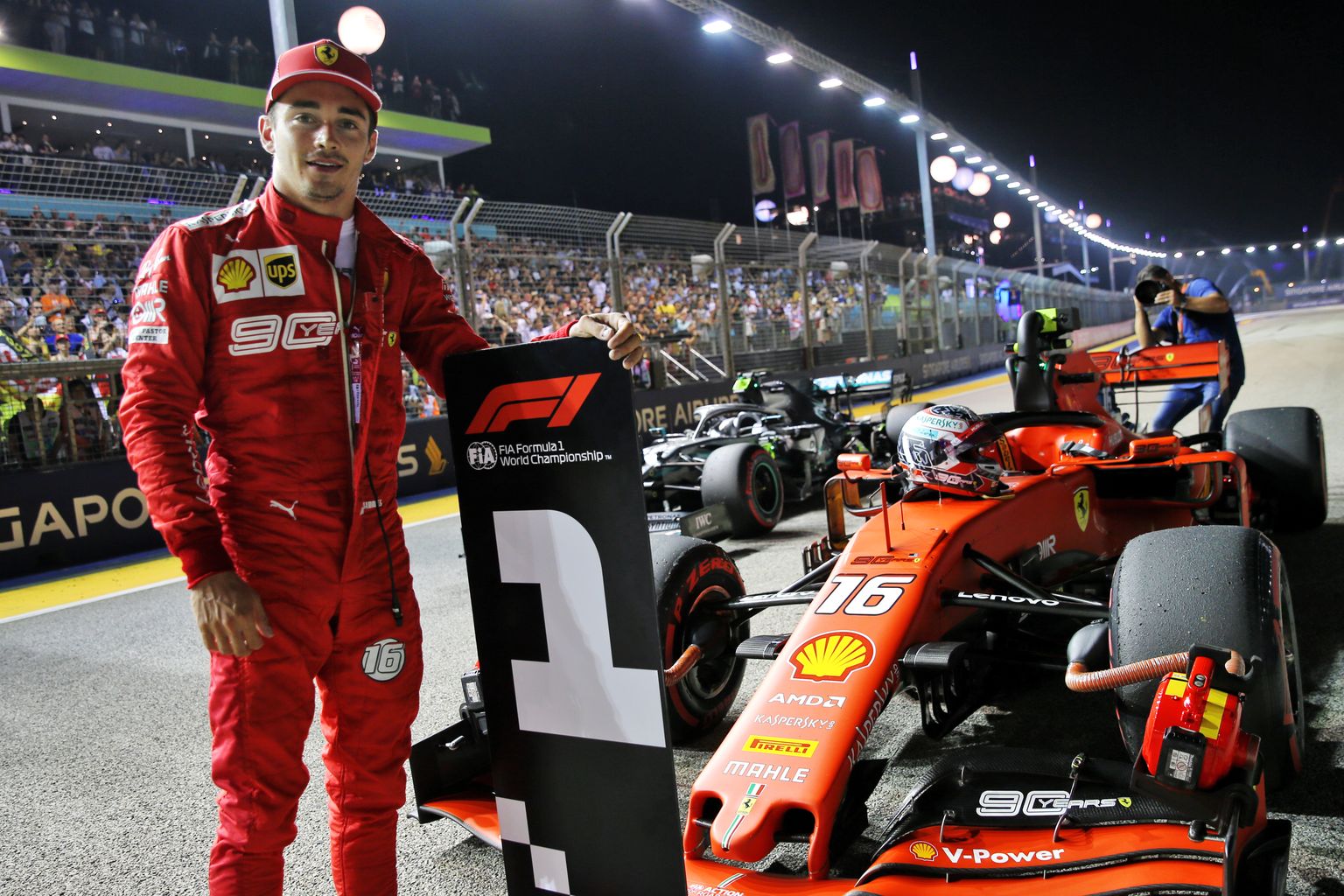 Charles Leclerc võiduka ajasõidu järel. Võistlussõit nii edukaks ei kujunenud.