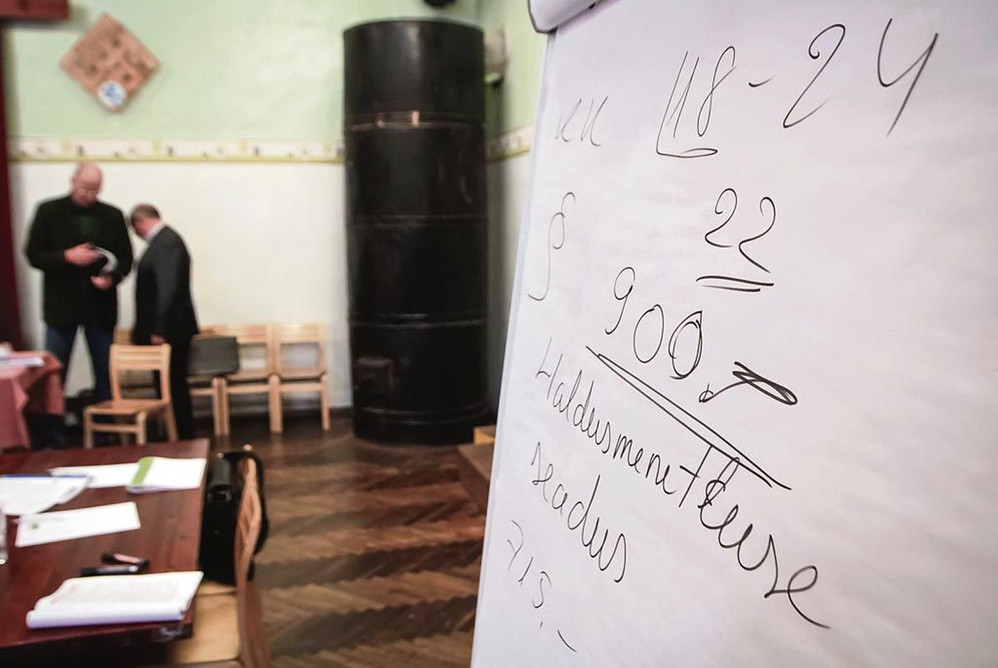 On väga küsitav, kas aina muutumises ehk ebastabiilne Eesti haridussüsteem kutsub noort õpetajaks õppima. Pildil on jäädvustus koolidirektorite õppepäevast „Muudatused tööaja- ja palgakorralduses ja selle kajastamine töölepingus”.