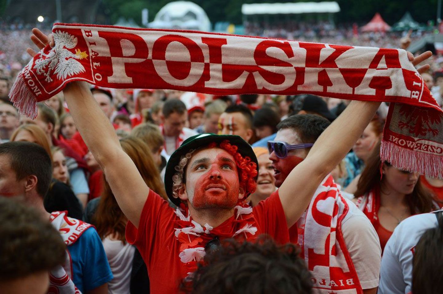 Kuigi Poola jalgpallikoondis pudenes EMil konkurentsist juba alagrupiturniiril, naudivad kohalikud fännid spordipidu edasi.