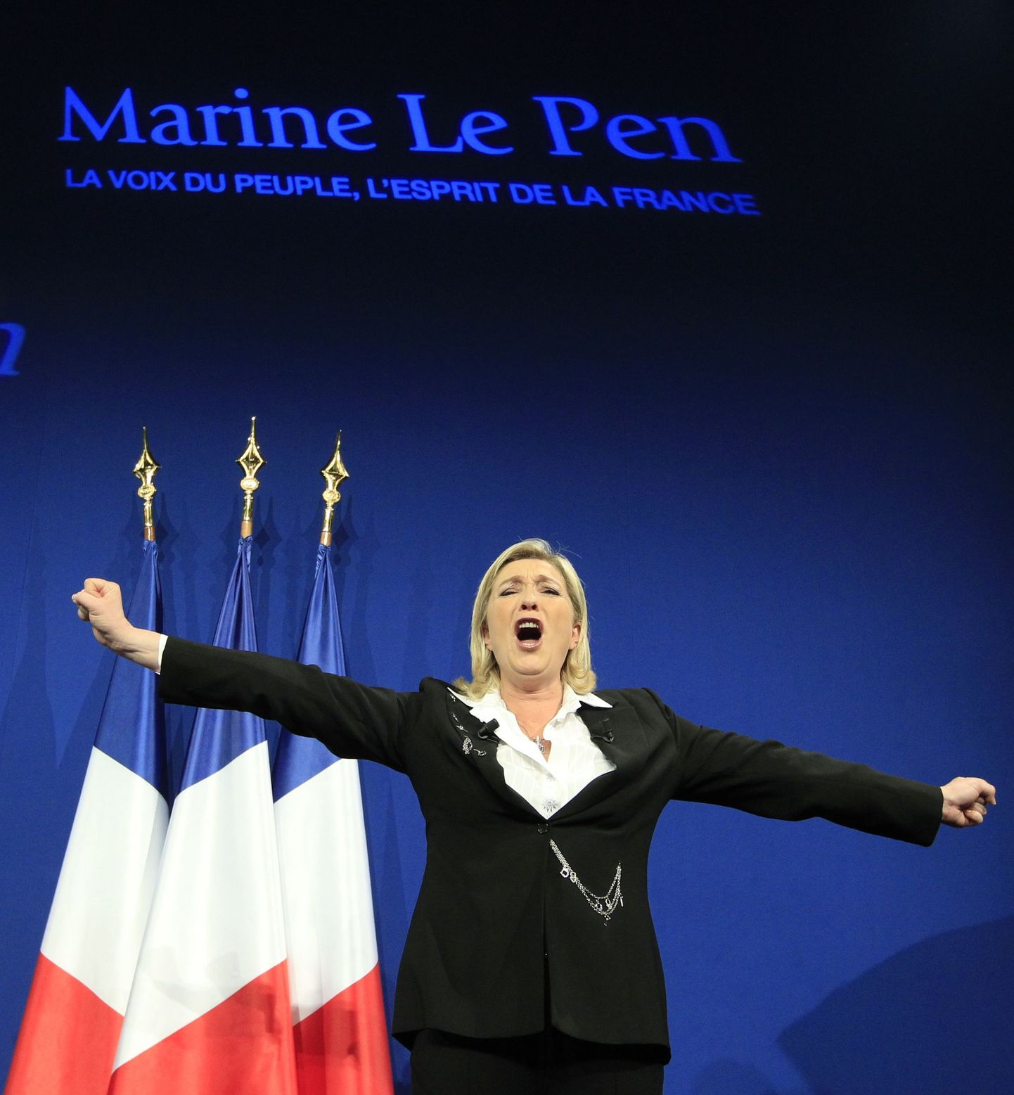 Radikaalsete poliitjõudude populaarsuse tõusu kinnitasid ka Prantsuse presidendivalimiste esimese vooru tulemused. Riigipeaks kandideerinud kümnest kandidaadist viis kuuluvad parem- või vasakäärmuslikule tiivale. Kokku kogusid need kandidaadid ligemale 35 protsenti häältest, kõige parema tulemuse saavutas Marine Le Pen (pildil).