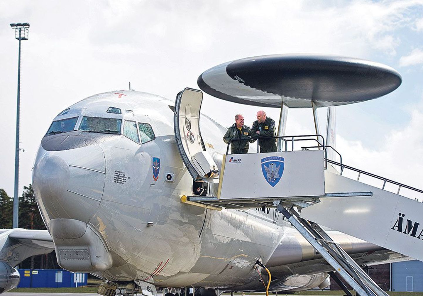 Во вторник на авиабазе Эмари побывал Боинг E-3A – самолет США дальнего радиолокационного обнаружения.