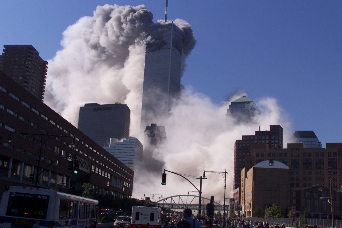 New Yorgi Maailma Kaubanduskeskuse (WTC) kokkuvarisemine 11. septembril 2001.