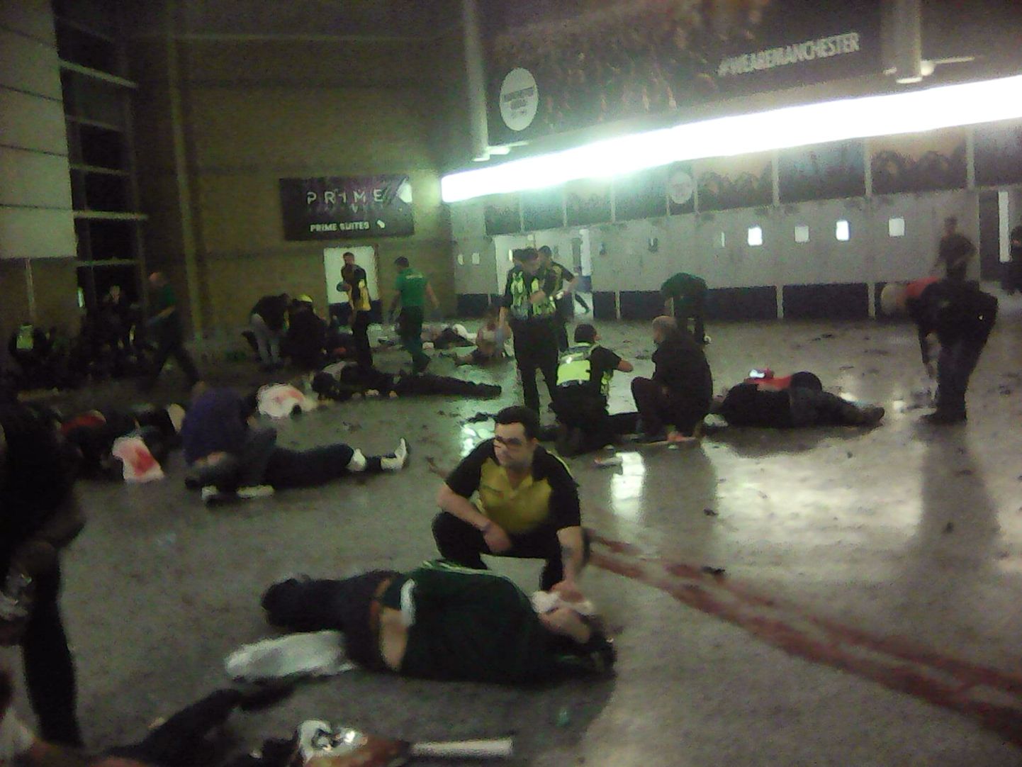 Фото с места взрыва в Манчестере.