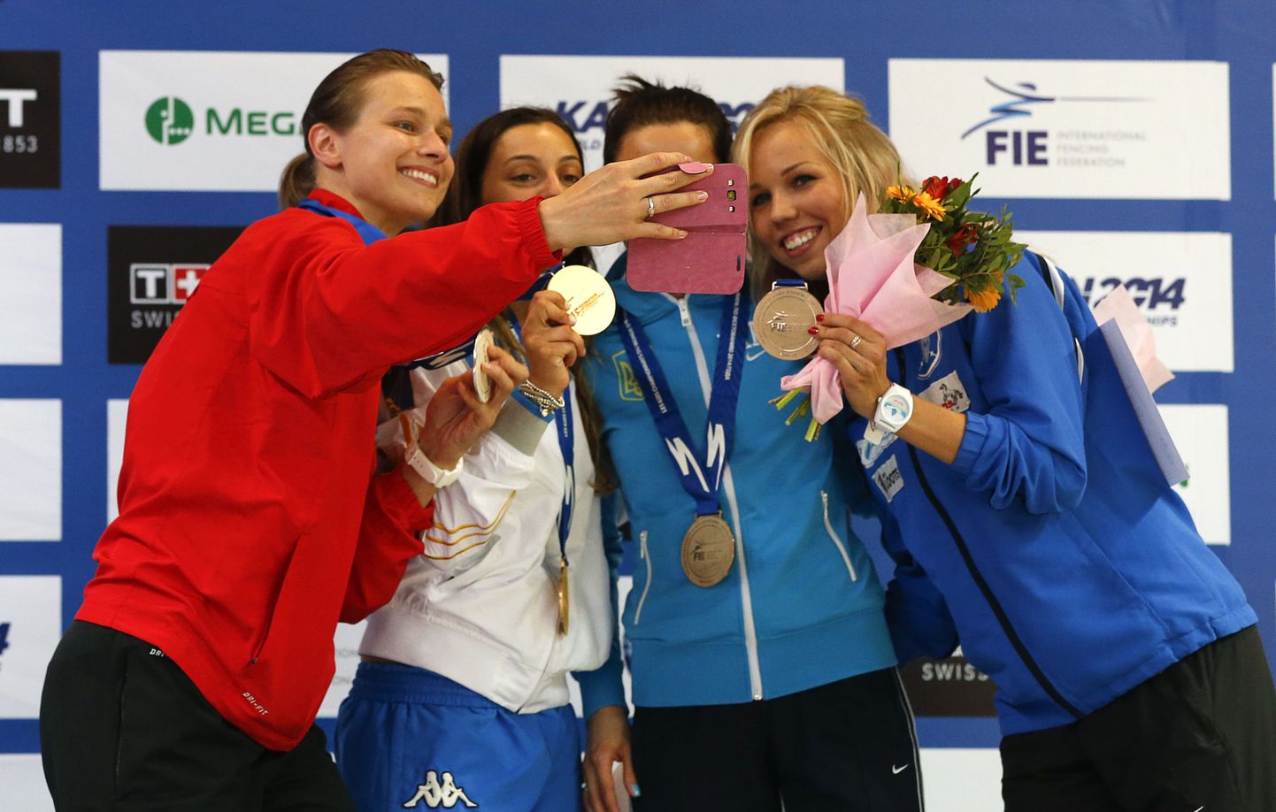 Medalivõitjad: (vasakult) hõbemedali võitnud Britta Heidemann, kullanaine Rossella Fiamingo, pronksi võitnud Jana Šemjakina ja Erika Kirpu.