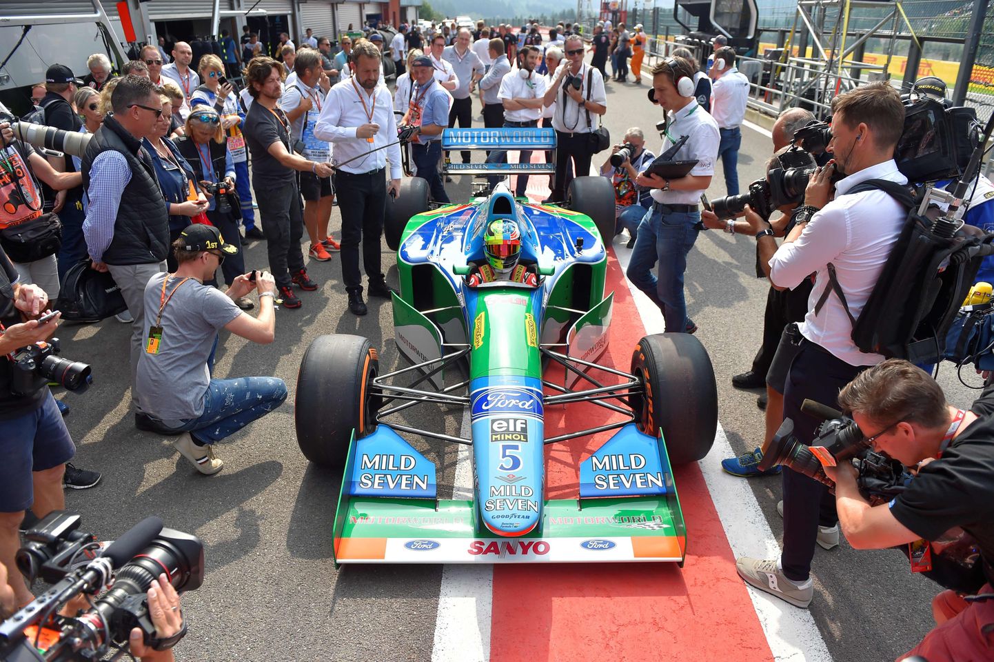 Mick Schumacher sai tänavusel Belgia GP-l roolida oma isa legendaarset Benettoni vormelit.