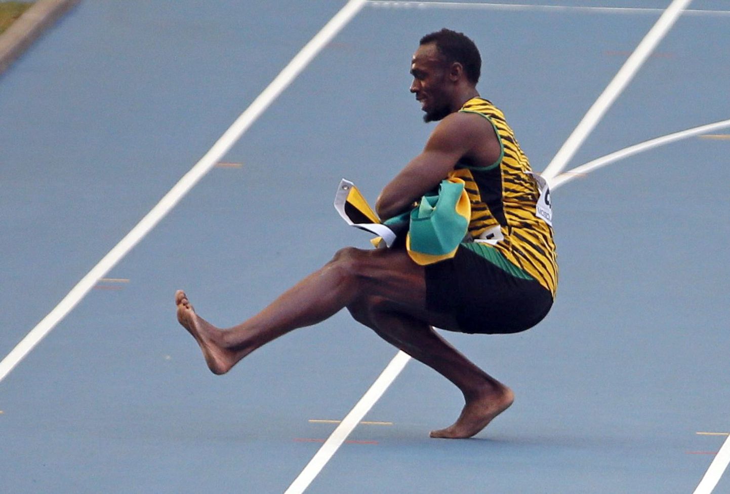 Usain Bolt esitab pärast 2013. aastal Moskva MMil võidetud teatejooksukulda publikule kasatšokki.