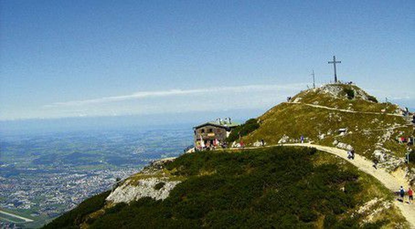 Untersbergi tippu tuleb pärast köisraudteed veel pool tundi jalgsi ronida, siis avaneb vaade nii Salzburgile kui mägedele.