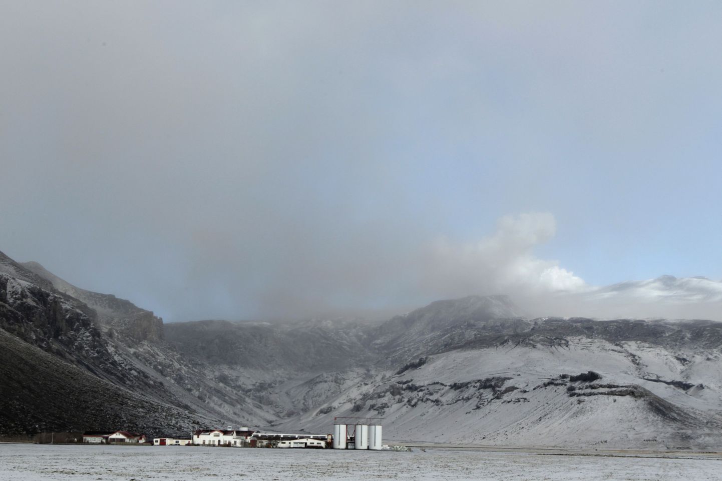 Eyjafjallajökulli liustikul asuv Fimmvörðuhálsi vulkaan 21. aprillil.