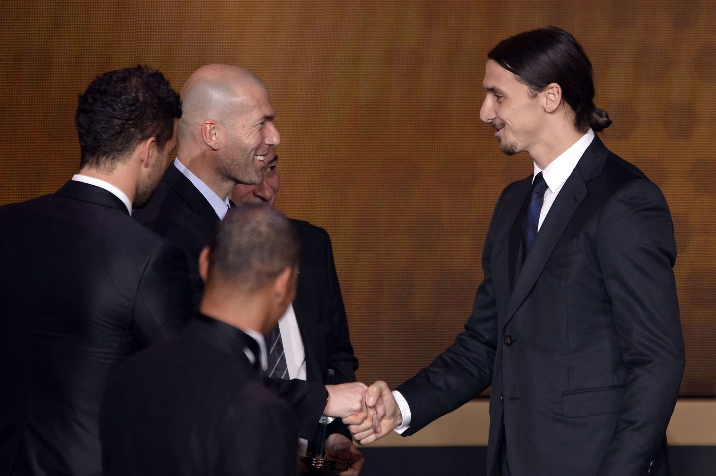 Zlatan Ibrahimovic (paremal) ja Madridi Reali abitreener Zinedine Zidane.