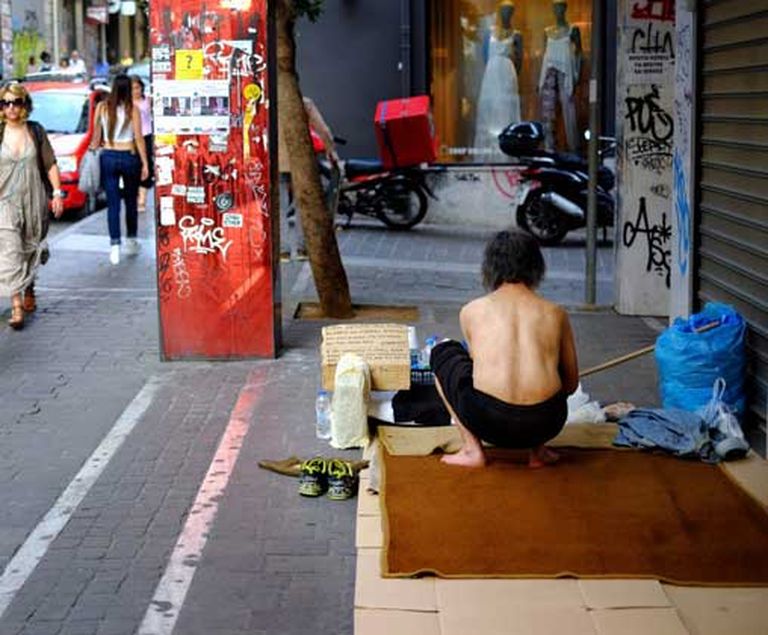 6 сентября 2013 года. Бездомный на улице Афин 