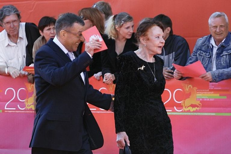 Нина Ургант с сыном Андреем на открытии кинофестиваля в Москве (2007 г.) 