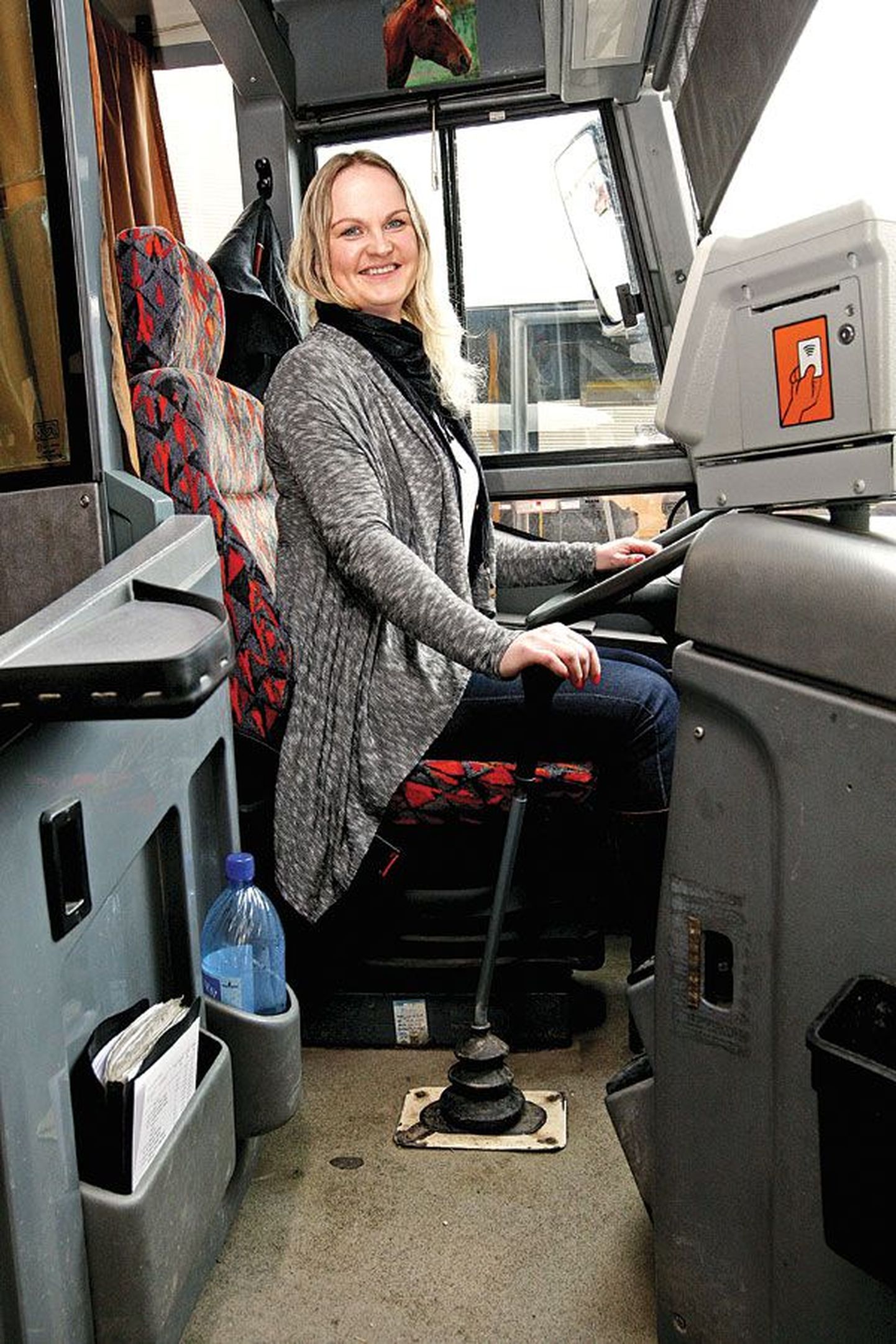 В конце апреля Кайри Юргенсон исполнится 30 лет. Профессию водителя автобуса она считает одной из самых приятных. «Знай себе крути баранку и ничего больше», — с улыбкой говорит она, оставляя за рамками сложности своей профессии.