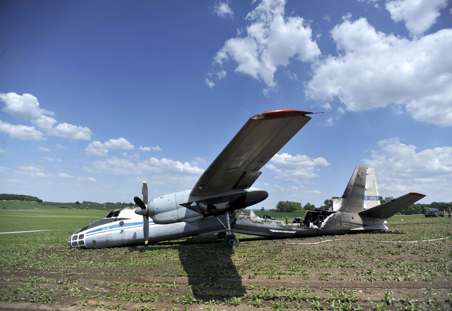 AN-30 lebab Tšehhi õhujõudude baasi lennuvälja juures Čáslavis.