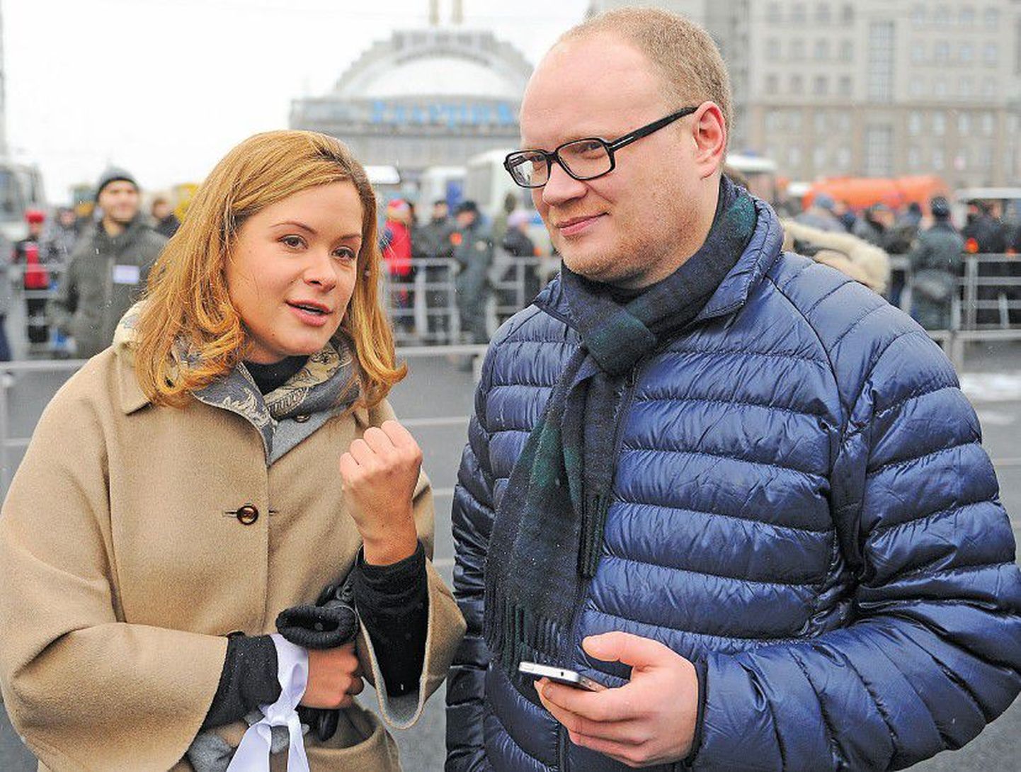 В прошлом коллеги по журналистскому цеху: Мария Гайдар, недавно назначенная вице-губернатором Одесской области, и Олег Кашин, независимый российский журналист и писатель.