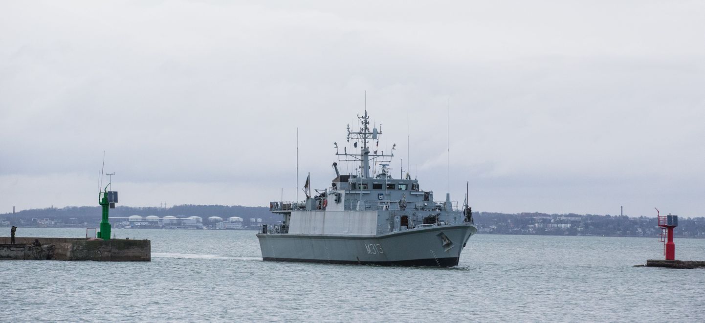 Eesti mereväe lipulaev, Sandown -klassi miinijahtija Admiral Cowan.