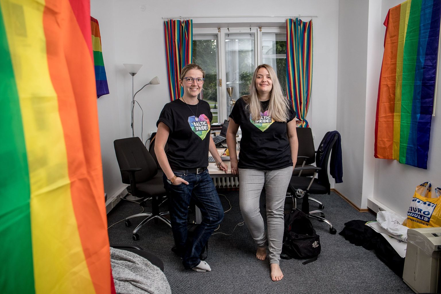 Eesti LGBT Ühingu haridusspetsialist Maret Ney ja tegevjuht Kristel Rannaääre.