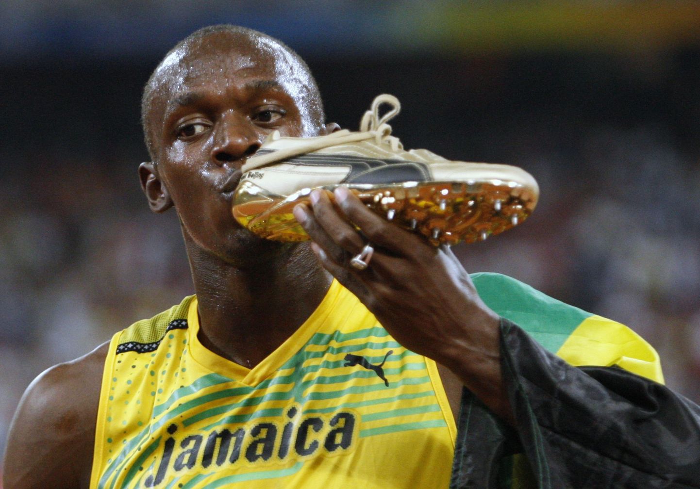 Usain Bolt suudleb kinga
