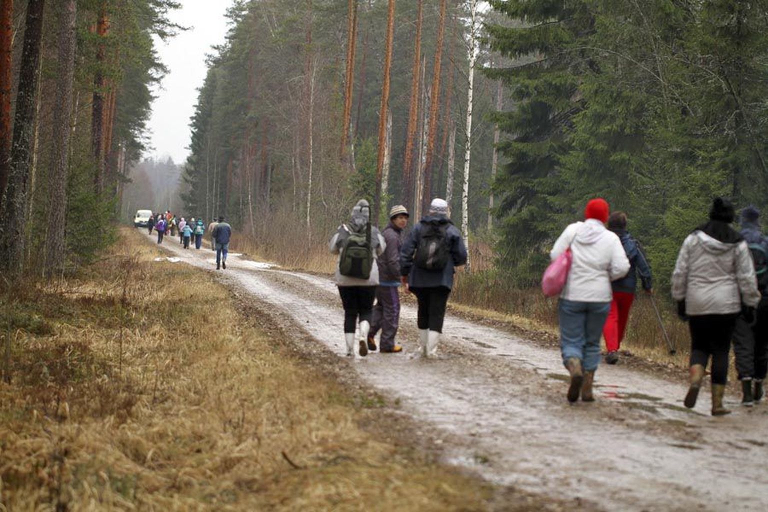 Pühapäev toob inimesed Vanaõue puhkekeskuse ja Kurgja vahelisele Sakala teele, mida mööda Carl Robert Jakobson käis Viljandisse ajalehte tegemas.