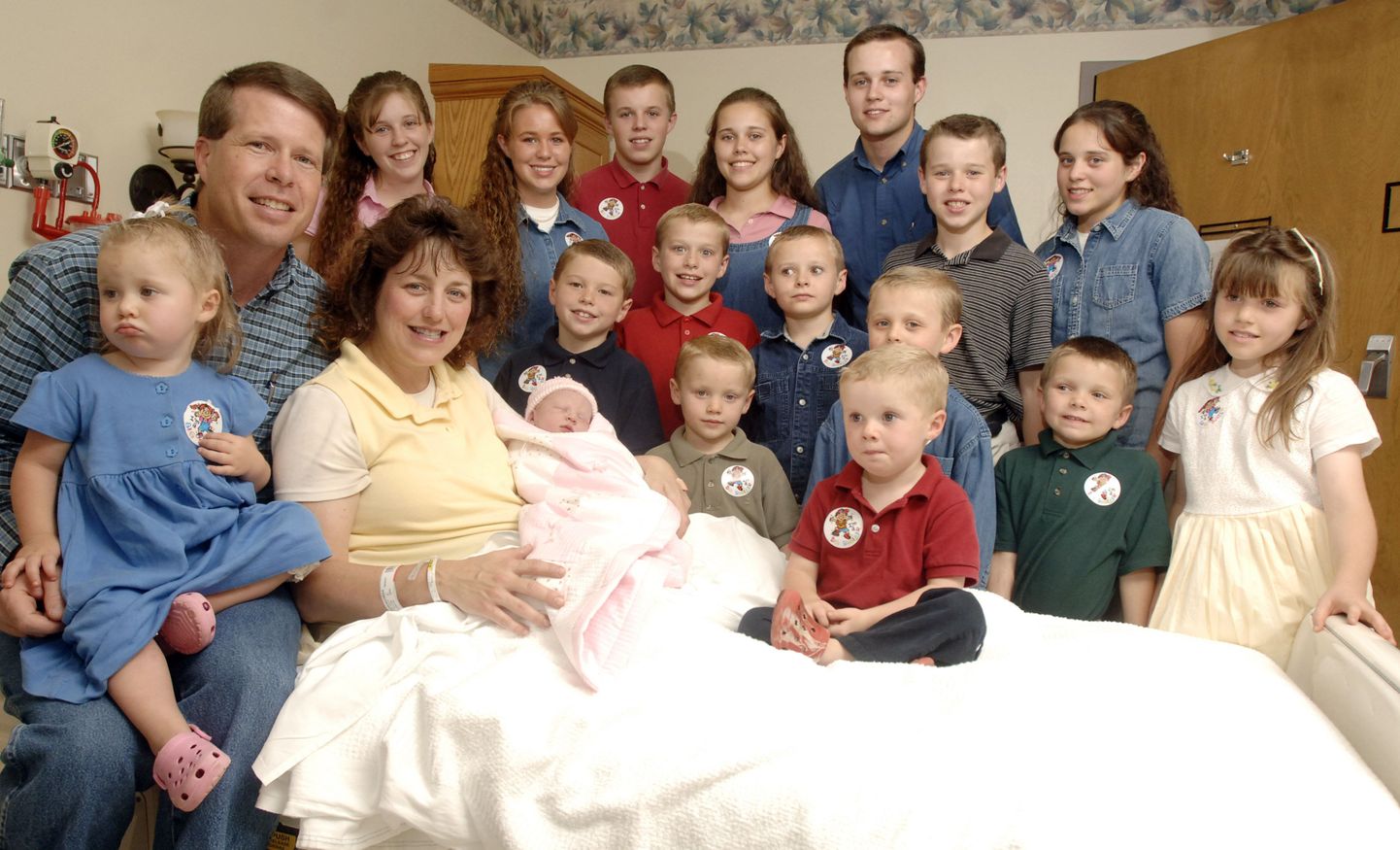 Michelle ja Jim Bob Duggar koos lastega pärast 17.lapse sündi 2007. aastal.