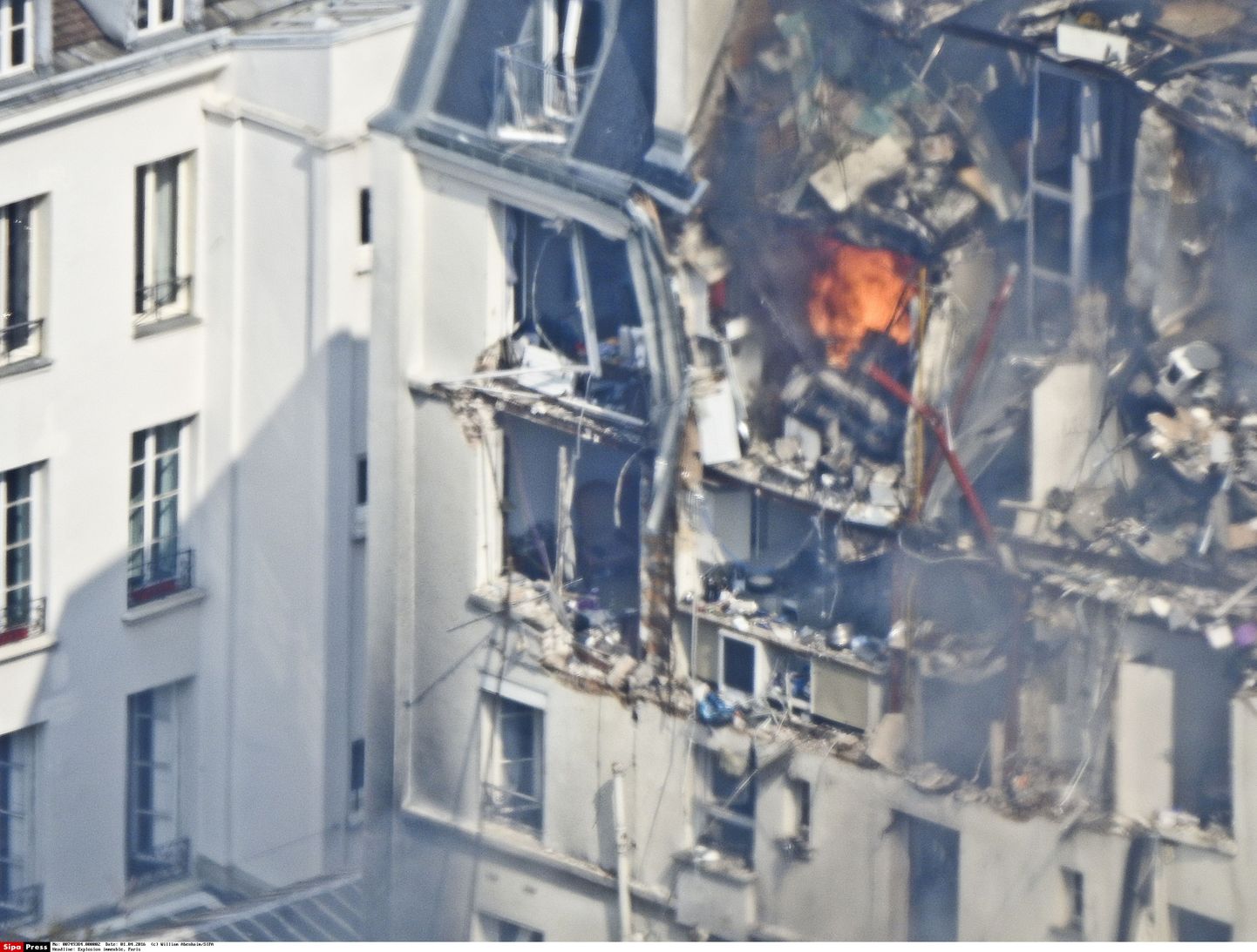 В результате взрыва газа в Париже пострадали 17 человек.