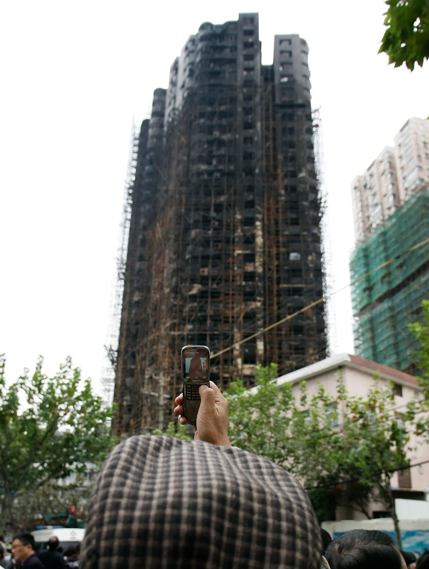 Многоквартирный дом в Шанхае после пожара.