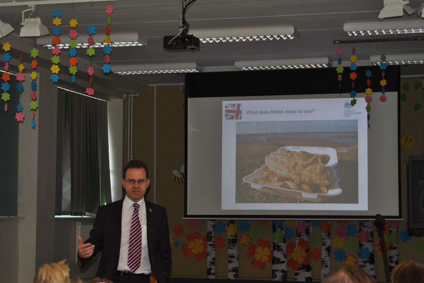 Viimasel koolipäeval oli Pärnu-Jaagupi gümnaasiumis külas Briti suursaadik Chris Holtby.