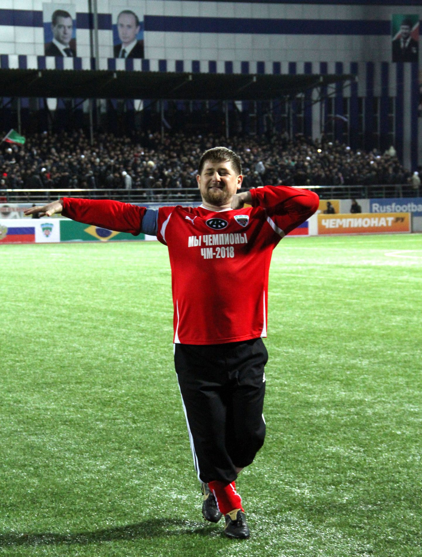 Президент Чечни Рамзан Кадыров на стадионе в Грозном во время товарищеского матча.