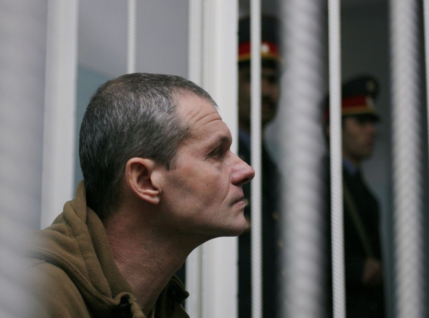 Vene kodanikust piloot Vladimir Sadovnitši kohtusaalis.